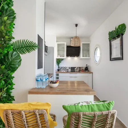 Apartment Tropical Garden By Plaza
