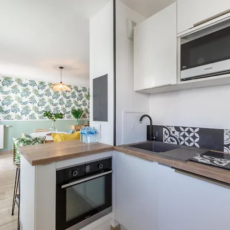 Tropical Garden By Plaza Apartment